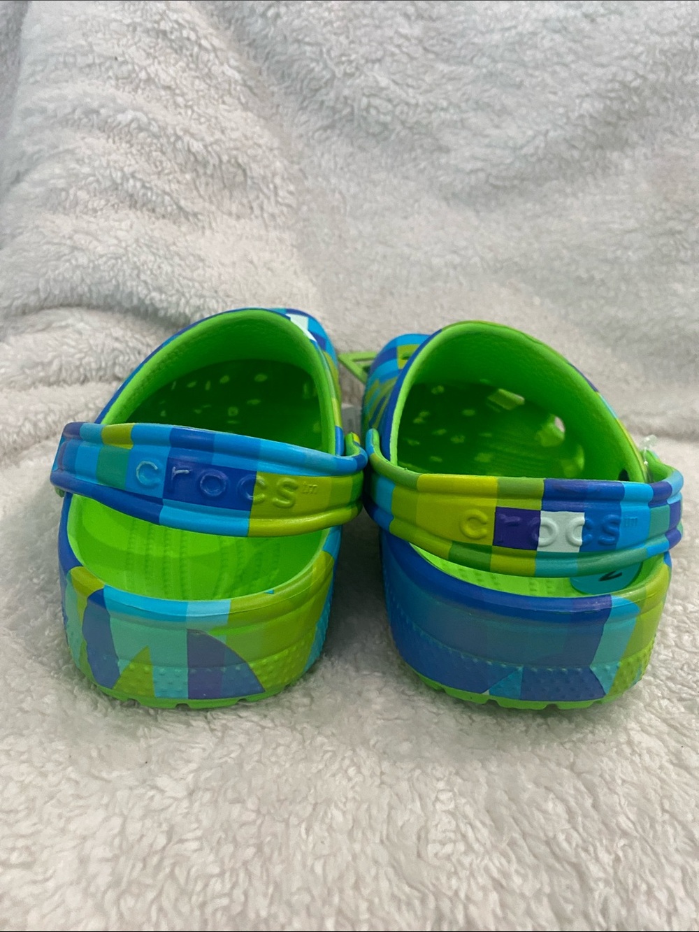 CROCS Kids Classic Digi Block Clog🟦🟩 Size J2 - Picture 2 of 6